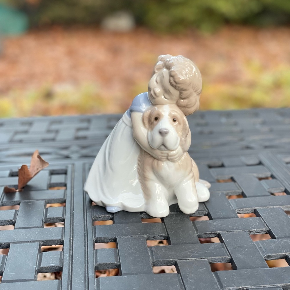 LLADRO NAO My Loveable Friend #1479 Girl with a Dog ceramic collectible figurine